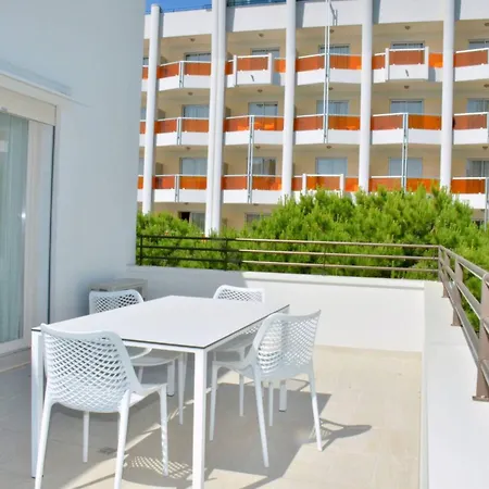 Apartment Chic By The Coast In *